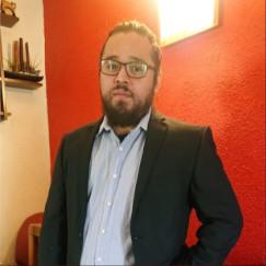 Foto del diseñador del sitio, Josué Sauri